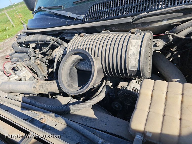 image for item DP0985 2006 GMC C5500 delivery truck