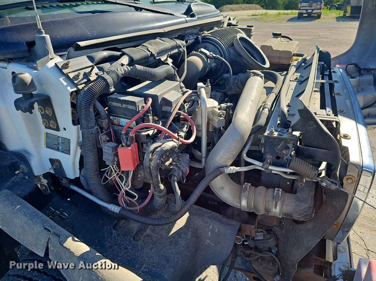 image for item DP0985 2006 GMC C5500 delivery truck