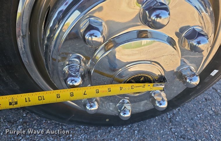 image for item DP0985 2006 GMC C5500 delivery truck