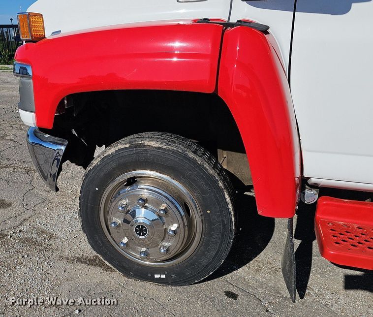 image for item DP0985 2006 GMC C5500 delivery truck