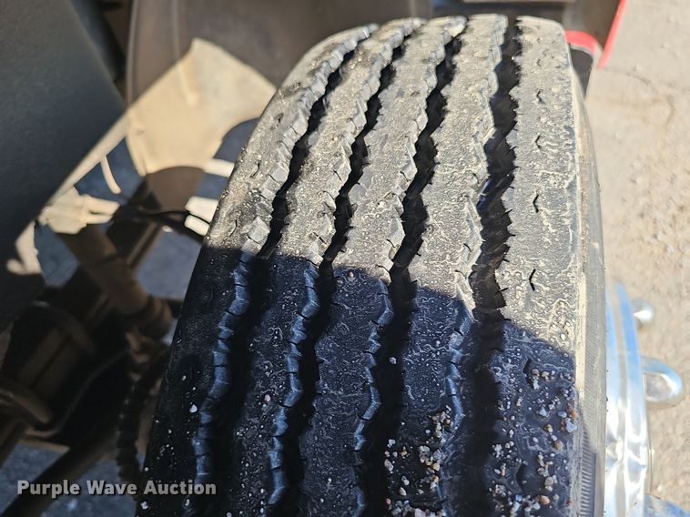 image for item DP0985 2006 GMC C5500 delivery truck