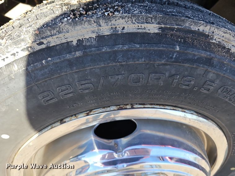 image for item DP0985 2006 GMC C5500 delivery truck