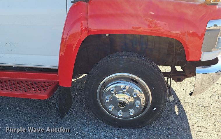 image for item DP0985 2006 GMC C5500 delivery truck