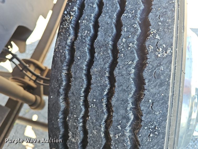 image for item DP0985 2006 GMC C5500 delivery truck