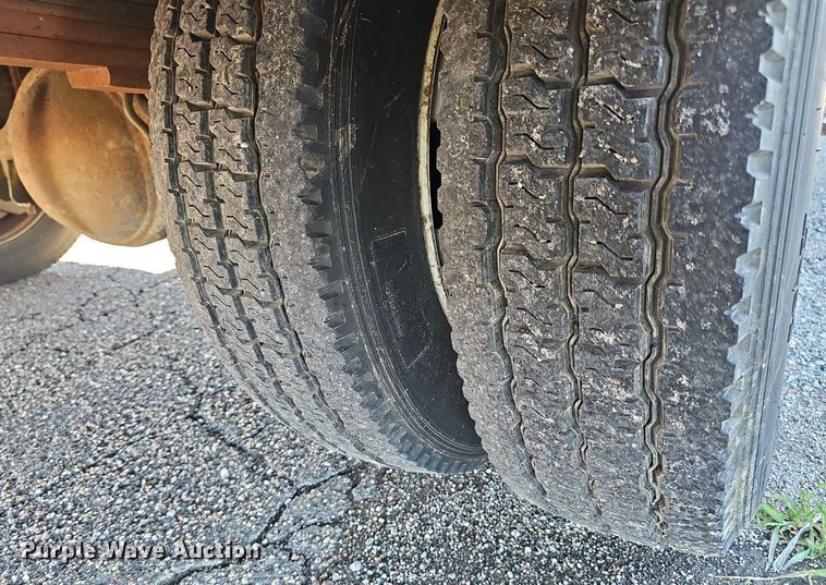 image for item DP0985 2006 GMC C5500 delivery truck