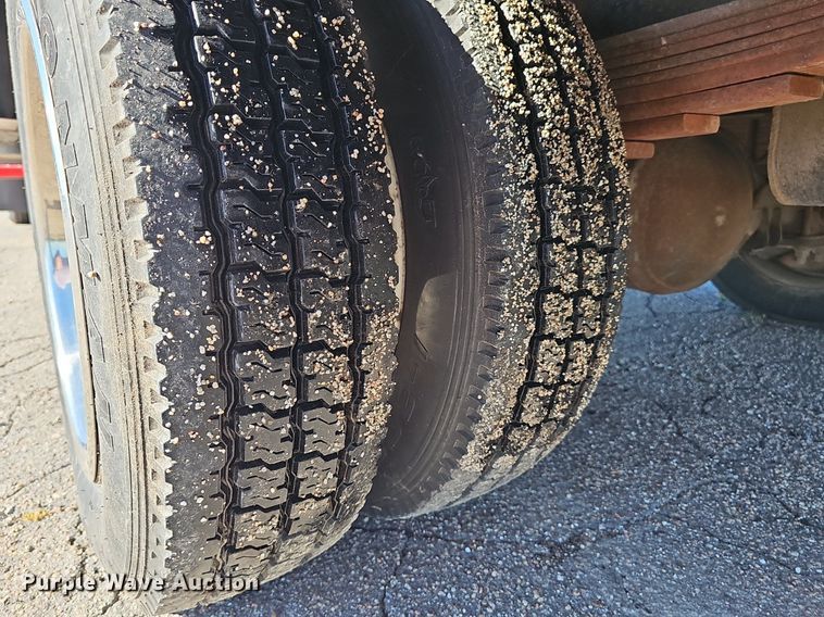 image for item DP0985 2006 GMC C5500 delivery truck