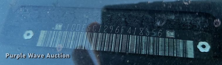 image for item DP0985 2006 GMC C5500 delivery truck