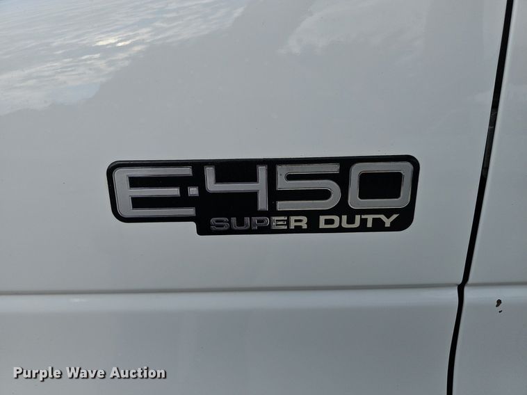 image for item DP0997 2005 Ford E450 Super Duty RV