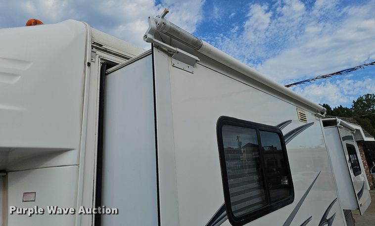 image for item DP0997 2005 Ford E450 Super Duty RV