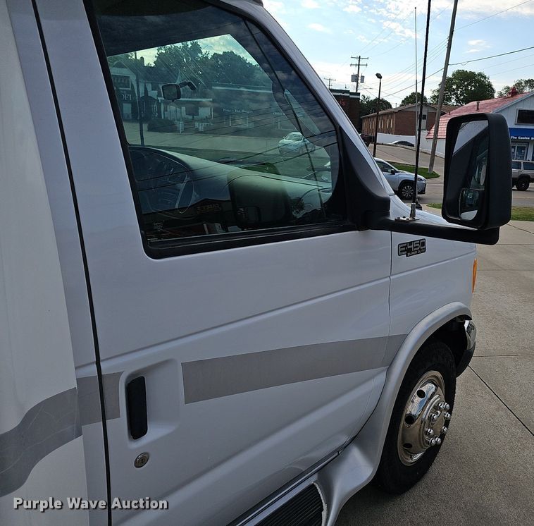 image for item DP0997 2005 Ford E450 Super Duty RV