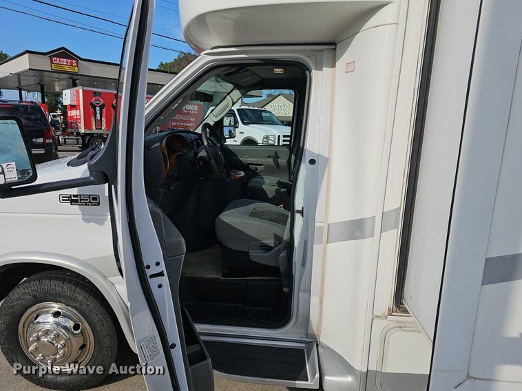 image for item DP0997 2005 Ford E450 Super Duty RV