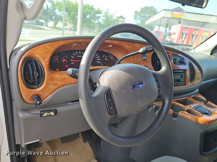 image for item DP0997 2005 Ford E450 Super Duty RV