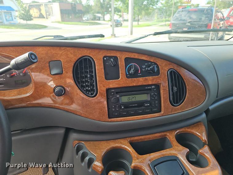 image for item DP0997 2005 Ford E450 Super Duty RV