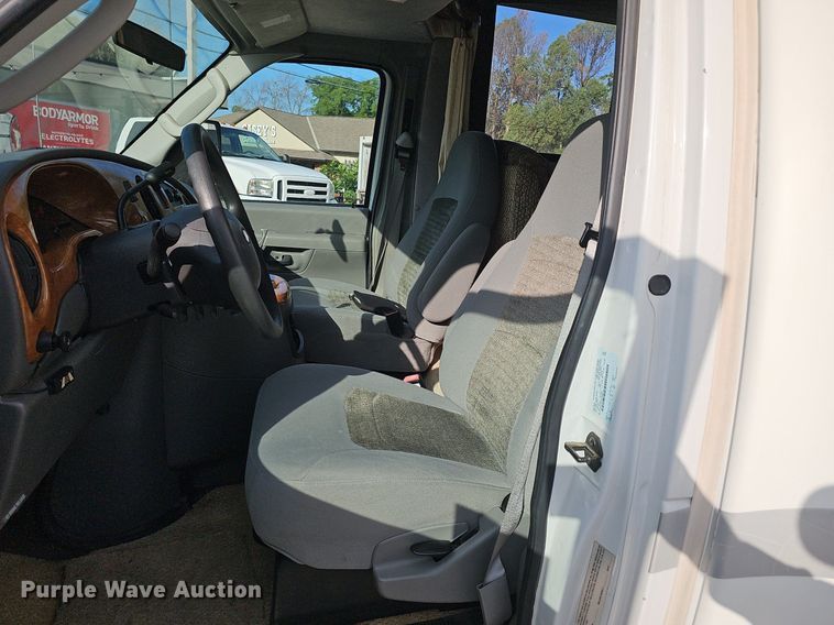image for item DP0997 2005 Ford E450 Super Duty RV