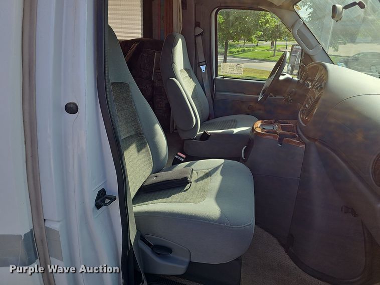 image for item DP0997 2005 Ford E450 Super Duty RV