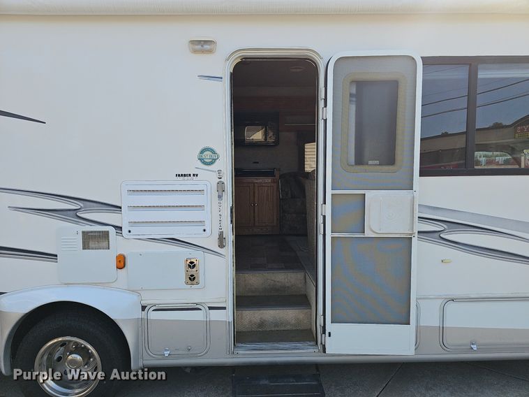 image for item DP0997 2005 Ford E450 Super Duty RV