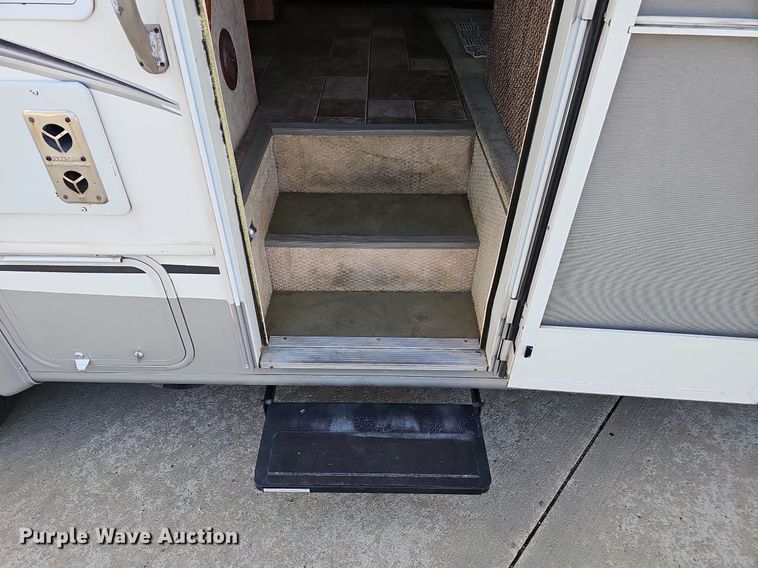 image for item DP0997 2005 Ford E450 Super Duty RV