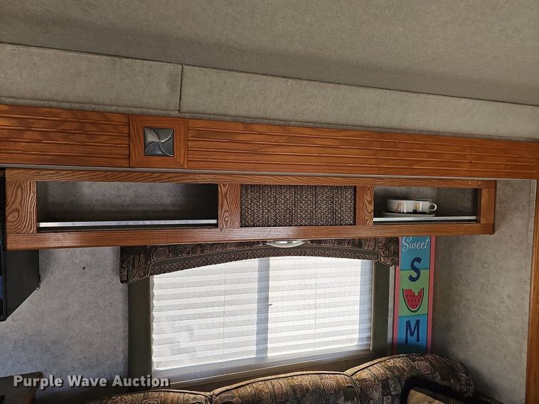 image for item DP0997 2005 Ford E450 Super Duty RV