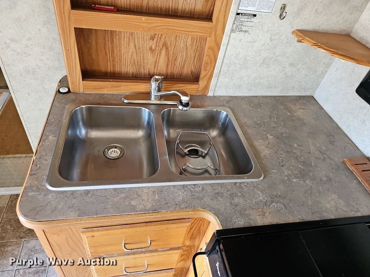 image for item DP0997 2005 Ford E450 Super Duty RV