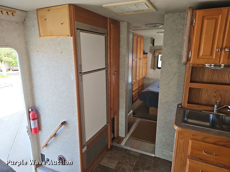 image for item DP0997 2005 Ford E450 Super Duty RV