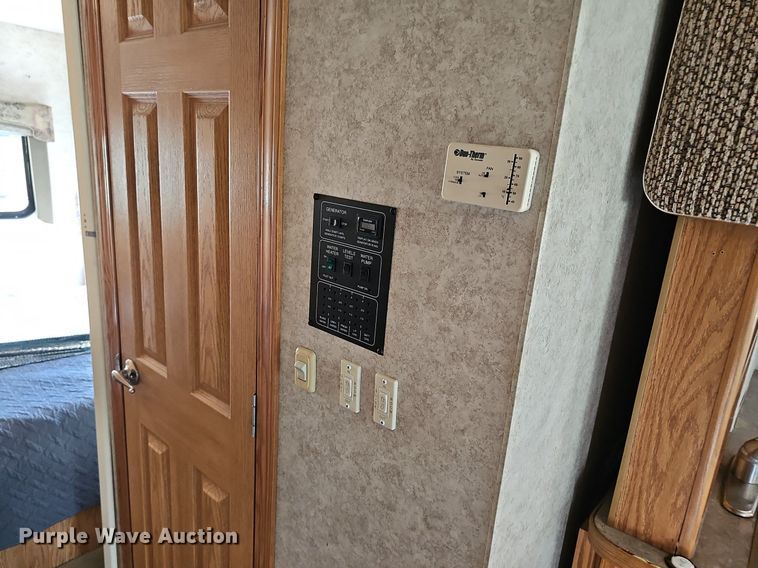 image for item DP0997 2005 Ford E450 Super Duty RV