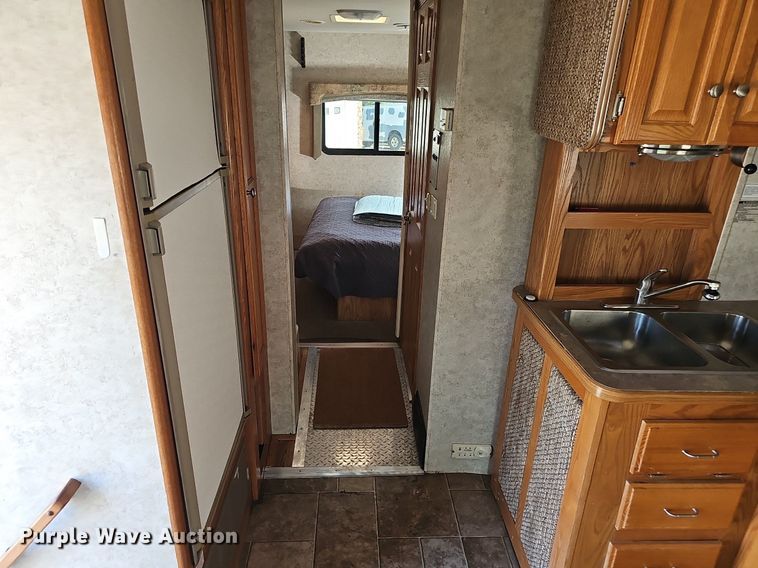 image for item DP0997 2005 Ford E450 Super Duty RV