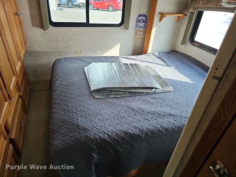 image for item DP0997 2005 Ford E450 Super Duty RV