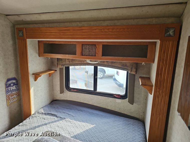 image for item DP0997 2005 Ford E450 Super Duty RV