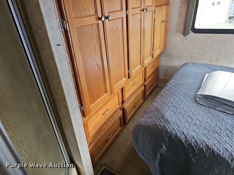 image for item DP0997 2005 Ford E450 Super Duty RV