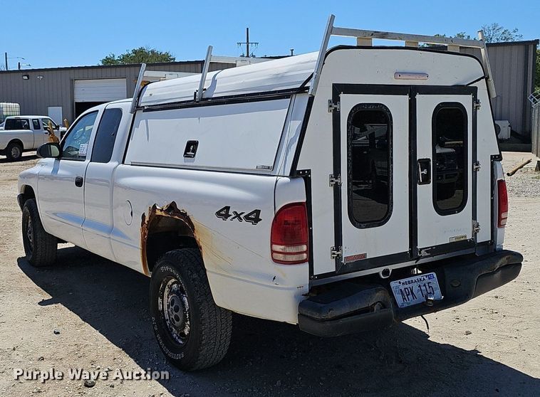 image for item DP6479 2004 Dodge Dakota Club Cab pickup truck