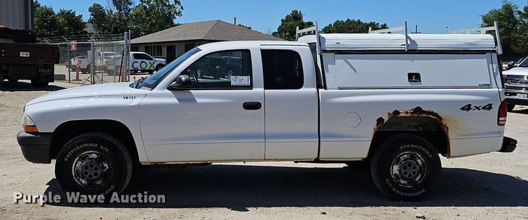image for item DP6479 2004 Dodge Dakota Club Cab pickup truck