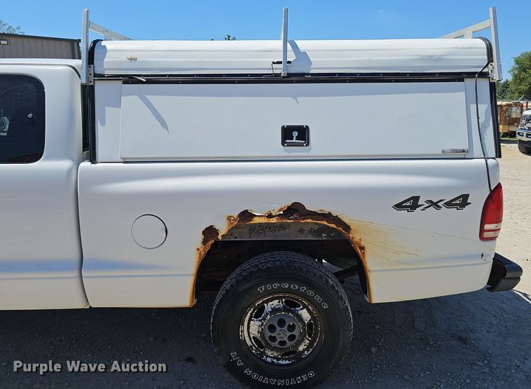 image for item DP6479 2004 Dodge Dakota Club Cab pickup truck