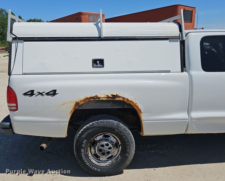 image for item DP6479 2004 Dodge Dakota Club Cab pickup truck
