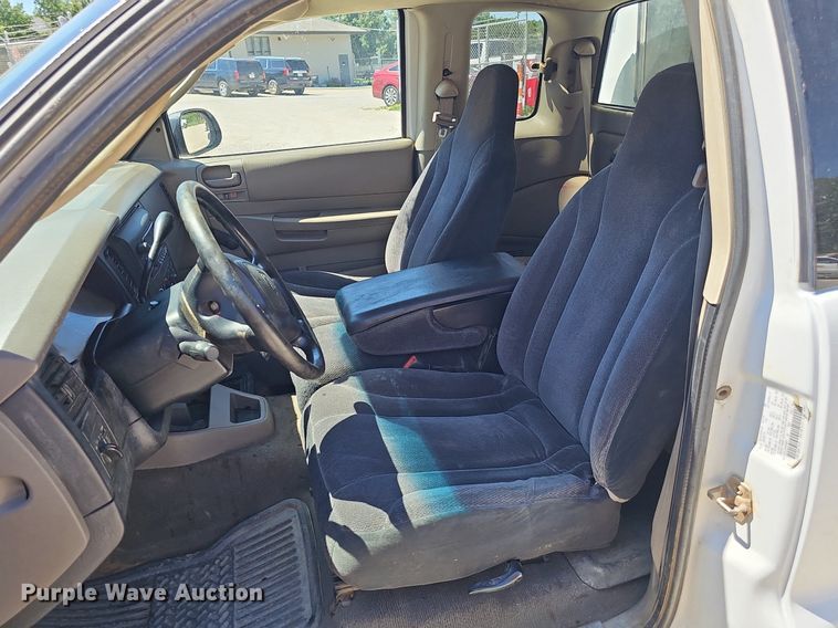 image for item DP6479 2004 Dodge Dakota Club Cab pickup truck