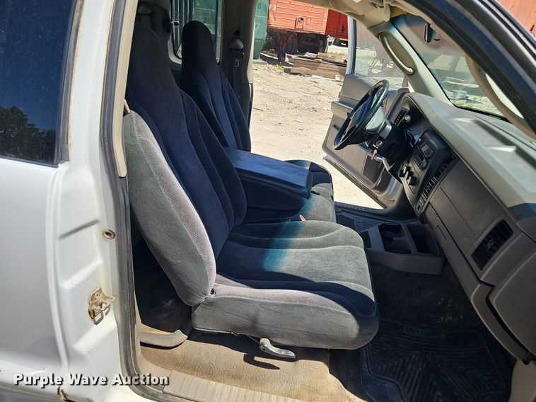 image for item DP6479 2004 Dodge Dakota Club Cab pickup truck