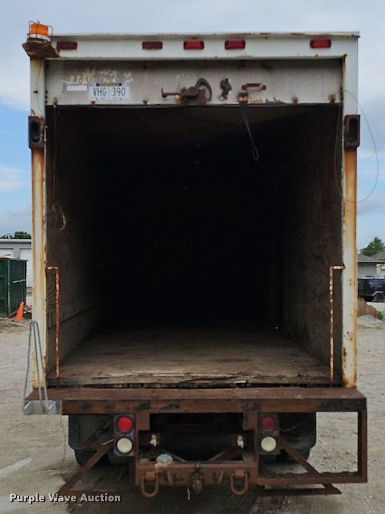 image for item DP6480 1994 International 9200 box truck