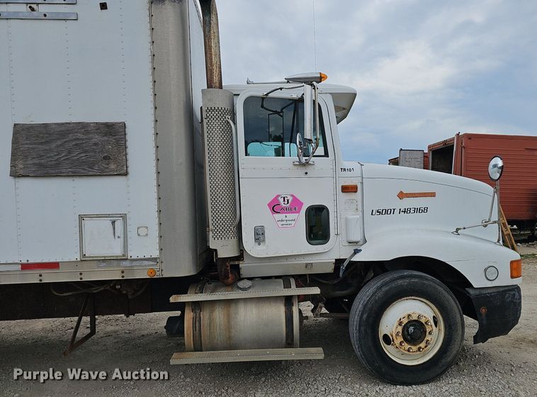 image for item DP6480 1994 International 9200 box truck