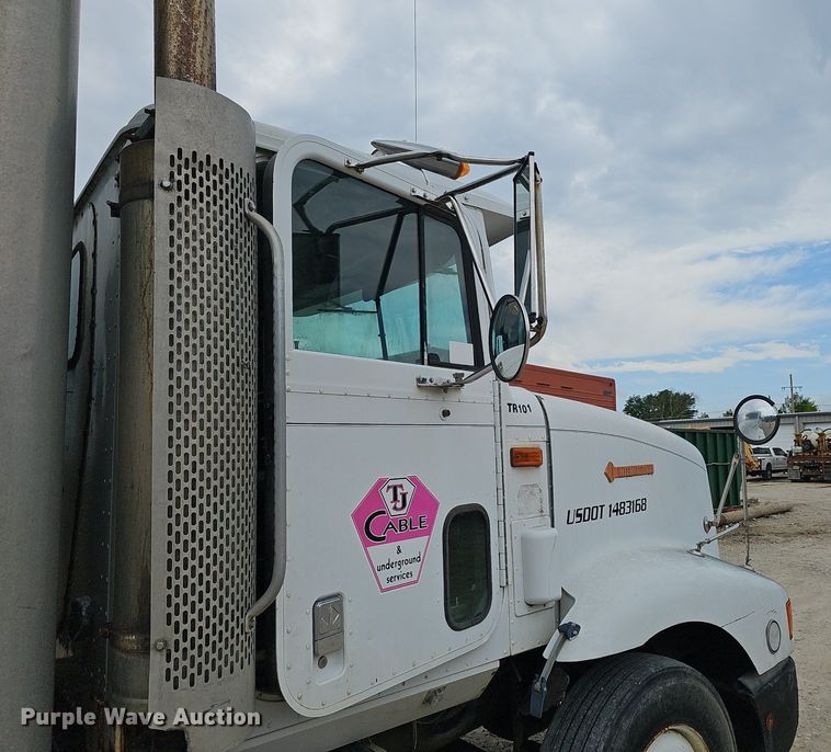 image for item DP6480 1994 International 9200 box truck