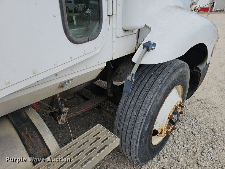 image for item DP6480 1994 International 9200 box truck