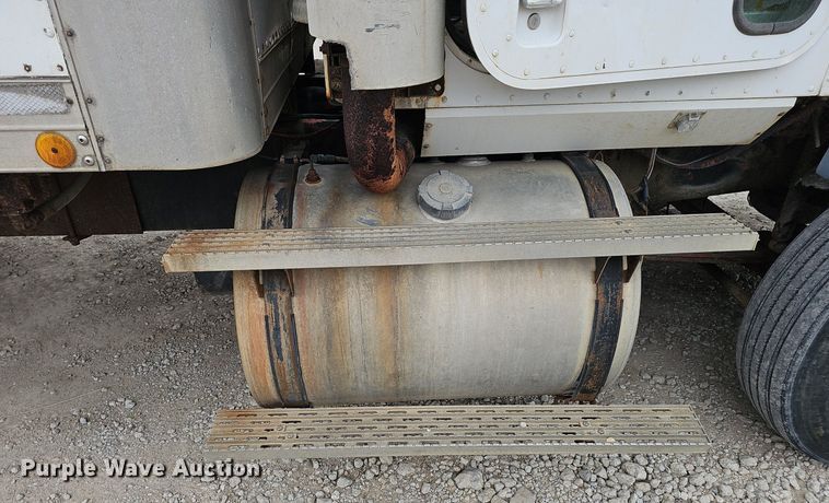 image for item DP6480 1994 International 9200 box truck