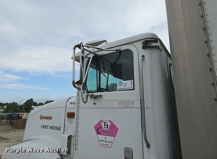image for item DP6480 1994 International 9200 box truck