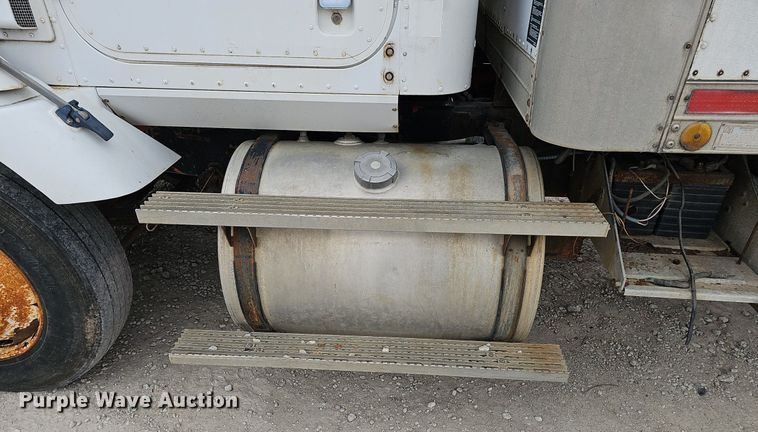 image for item DP6480 1994 International 9200 box truck