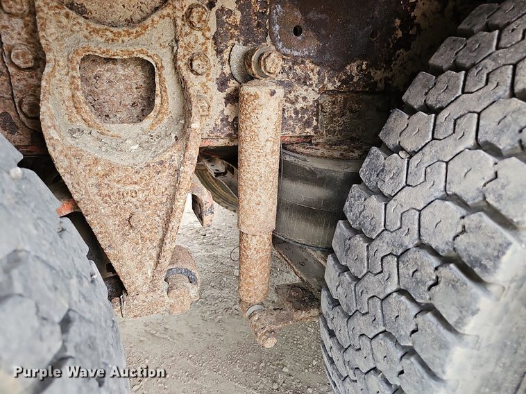 image for item DP6480 1994 International 9200 box truck