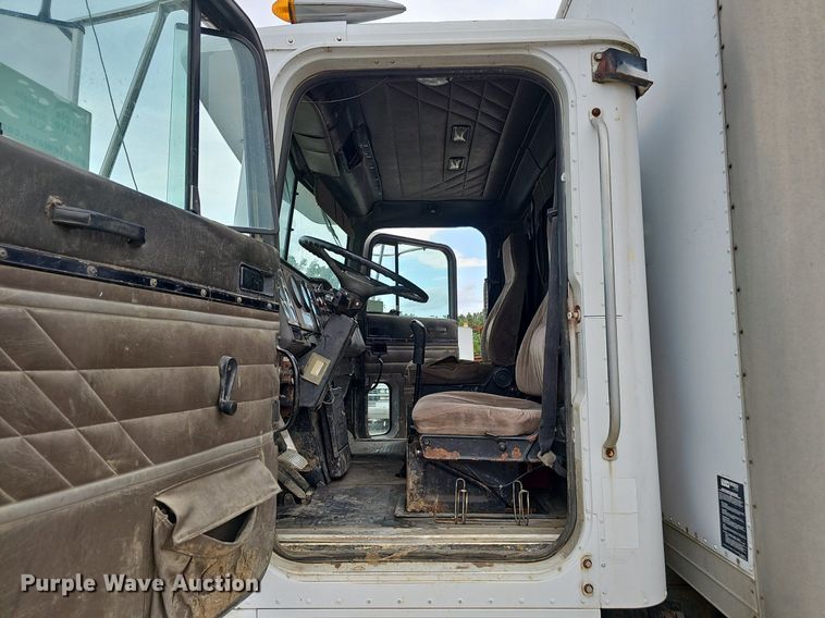 image for item DP6480 1994 International 9200 box truck