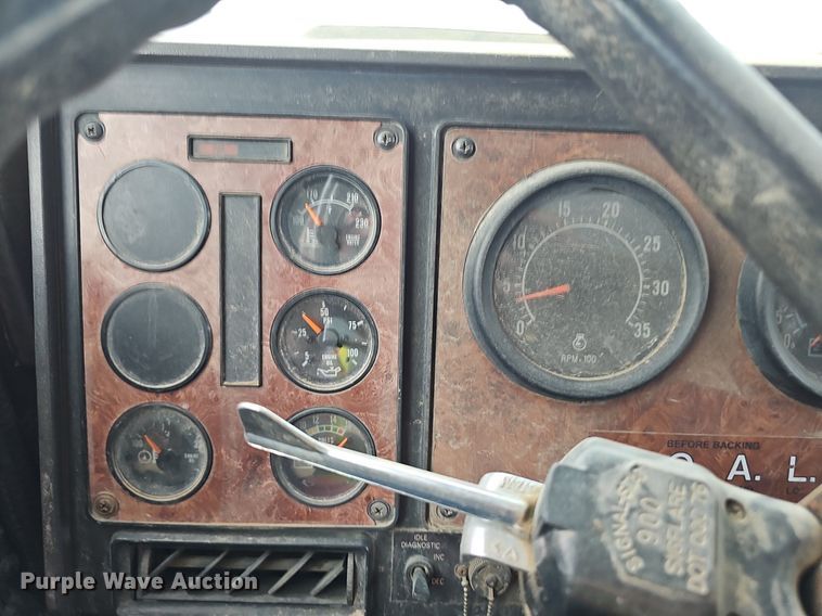 image for item DP6480 1994 International 9200 box truck