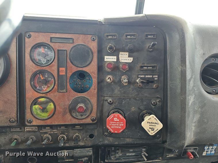 image for item DP6480 1994 International 9200 box truck