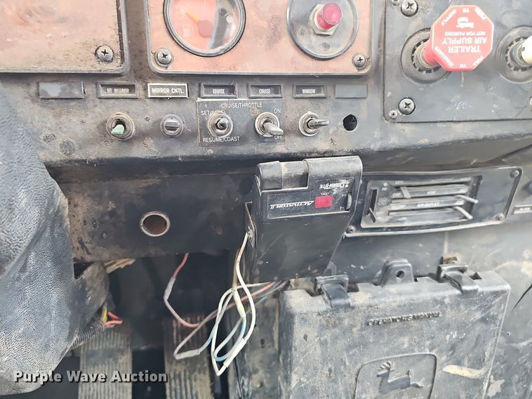 image for item DP6480 1994 International 9200 box truck