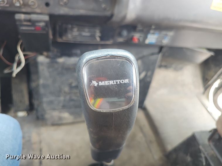 image for item DP6480 1994 International 9200 box truck