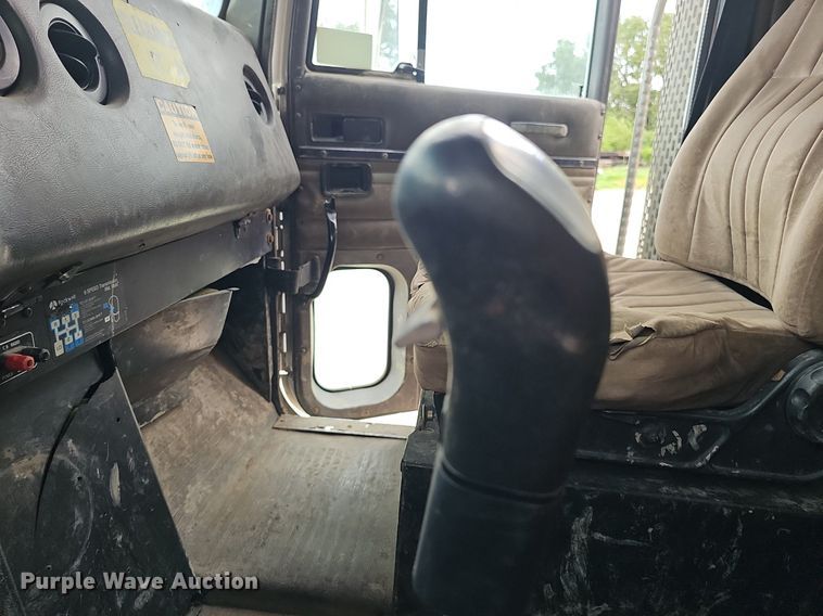 image for item DP6480 1994 International 9200 box truck