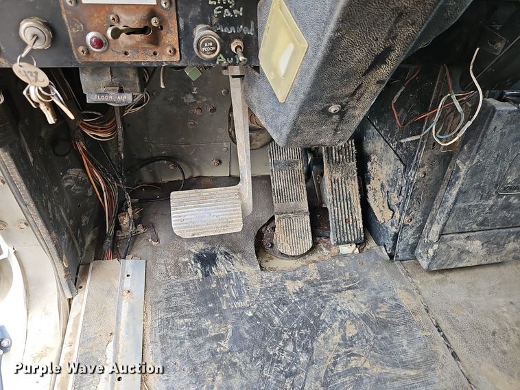 image for item DP6480 1994 International 9200 box truck